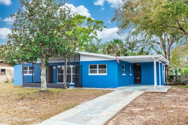 view of front of property featuring a carport and concrete driveway