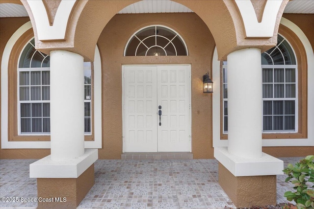 view of exterior entry featuring stucco siding