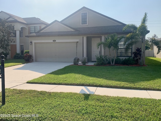 view of front of house featuring a garage, stucco siding, driveway, and a front yard