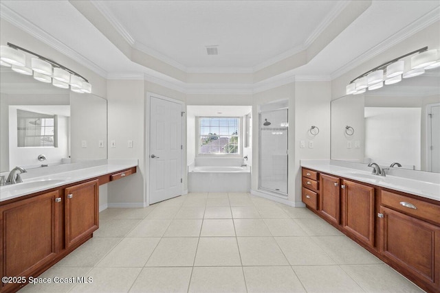 full bathroom with visible vents, two vanities, and a sink