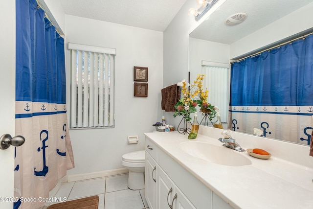 full bath featuring a textured ceiling, toilet, visible vents, baseboards, and tile patterned floors