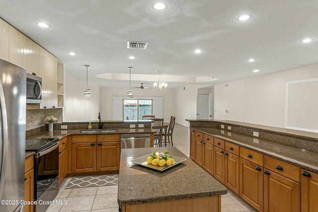 kitchen featuring visible vents, appliances with stainless steel finishes, a peninsula, a sink, and recessed lighting