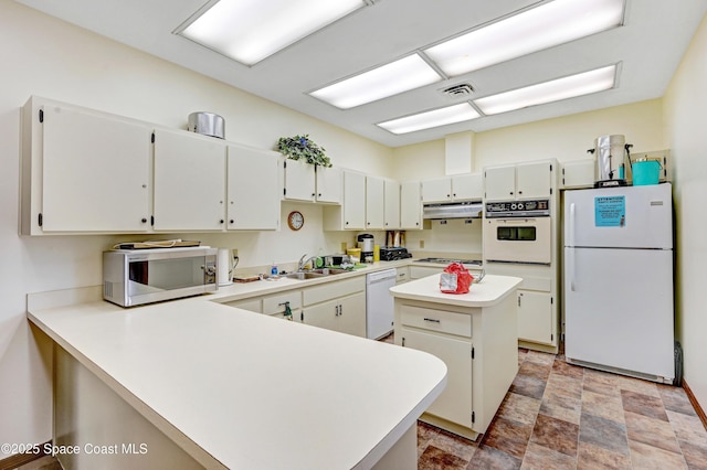 kitchen featuring visible vents, stainless steel appliances, light countertops, under cabinet range hood, and a sink