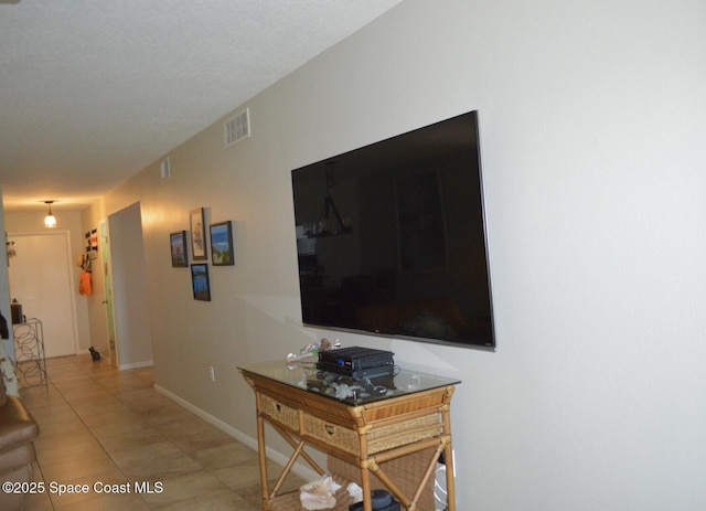 room details featuring visible vents and baseboards