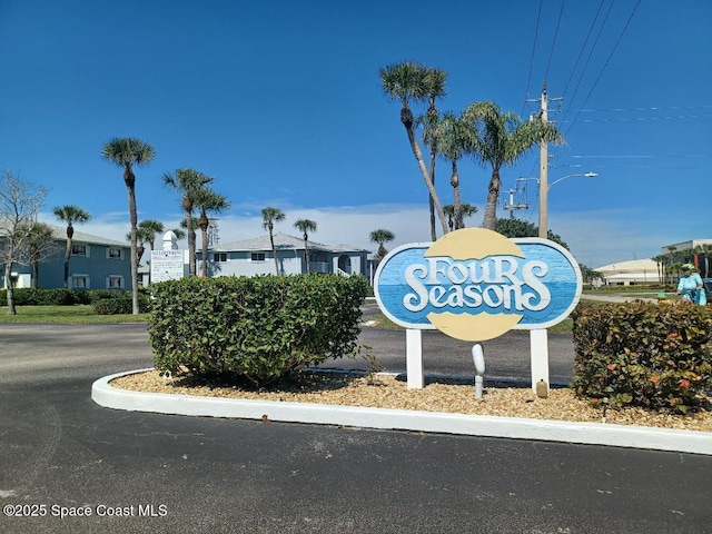 view of community / neighborhood sign