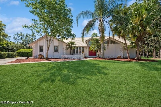 view of front of home featuring stucco siding and a front yard