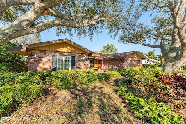 ranch-style home featuring brick siding