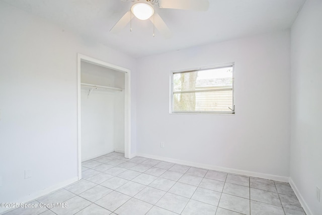 unfurnished bedroom featuring a ceiling fan, a closet, and baseboards