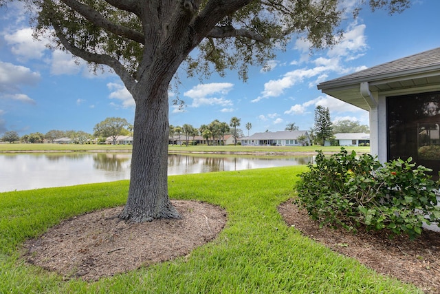 view of yard featuring a water view