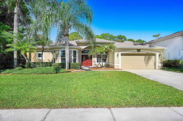 view of front facade featuring a garage, stucco siding, driveway, and a front lawn