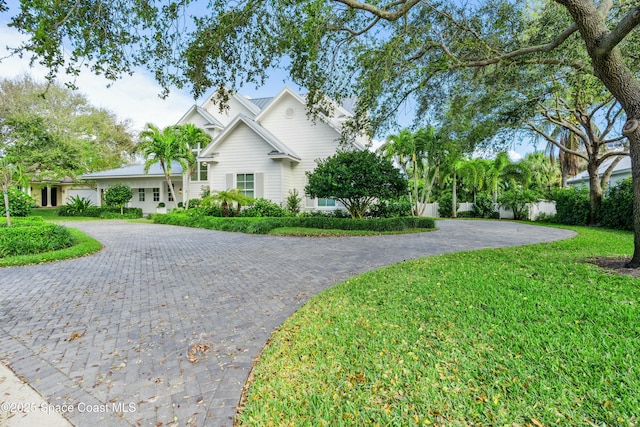 view of front of home featuring a front yard and decorative driveway