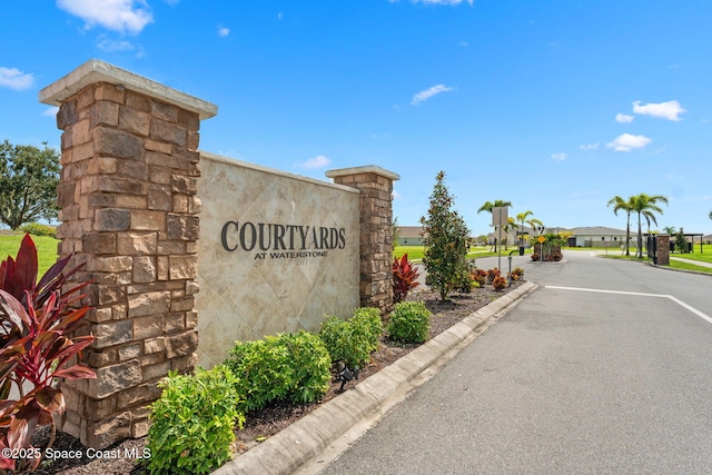 view of community / neighborhood sign