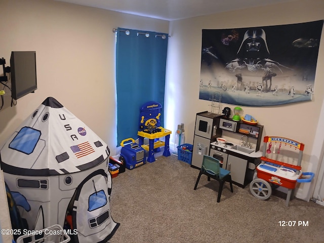 rec room with carpet flooring