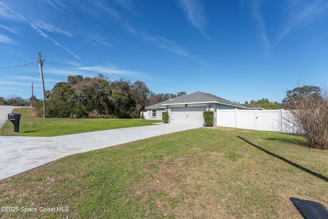 view of front of home featuring a garage, fence, driveway, a gate, and a front yard