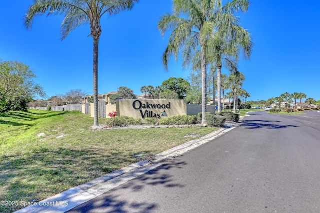 community sign featuring a lawn