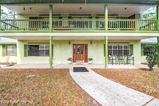 view of front facade with stucco siding