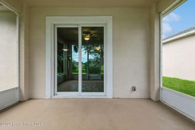 view of exterior entry with stucco siding