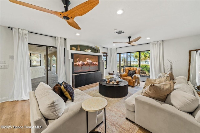 living area featuring light wood finished floors, visible vents, recessed lighting, and a ceiling fan