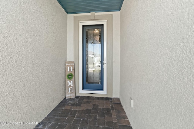 property entrance featuring stucco siding