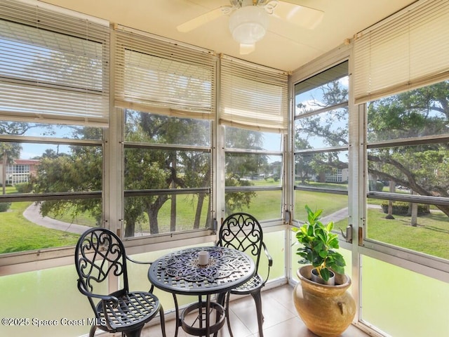 sunroom / solarium with ceiling fan