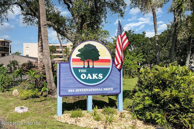 view of community / neighborhood sign