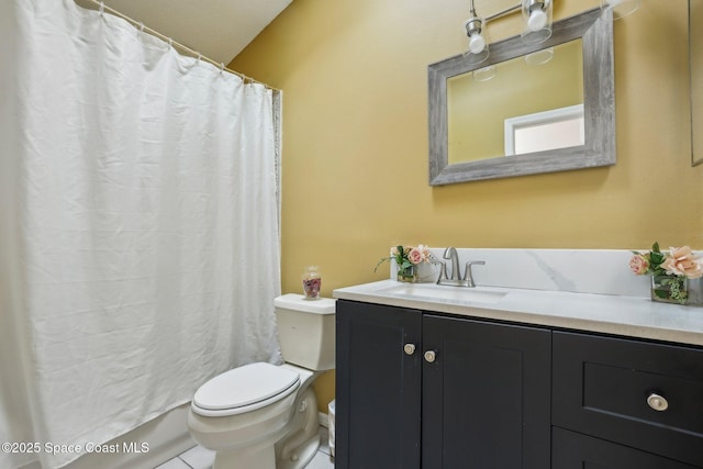 bathroom with a shower with curtain, vanity, and toilet