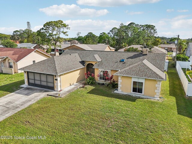 view of front facade with fence, a front lawn, and concrete driveway