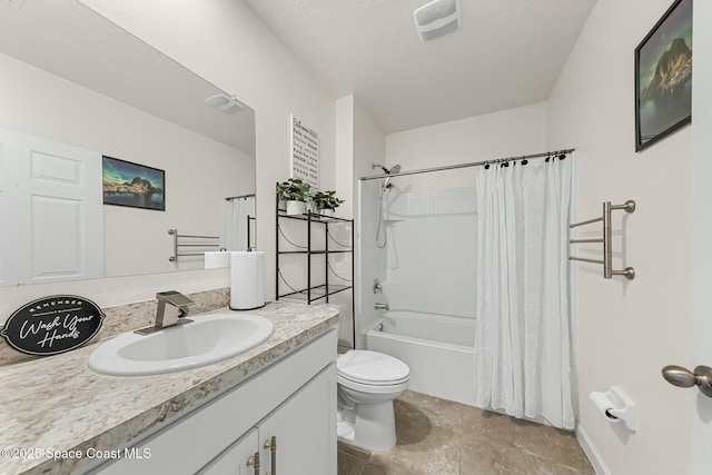 full bathroom featuring visible vents, shower / tub combo with curtain, vanity, and toilet