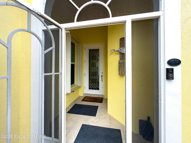 view of exterior entry featuring stucco siding