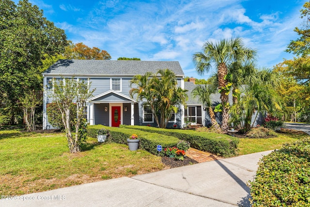 view of front facade featuring a front yard