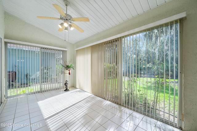 sunroom / solarium featuring a ceiling fan and vaulted ceiling