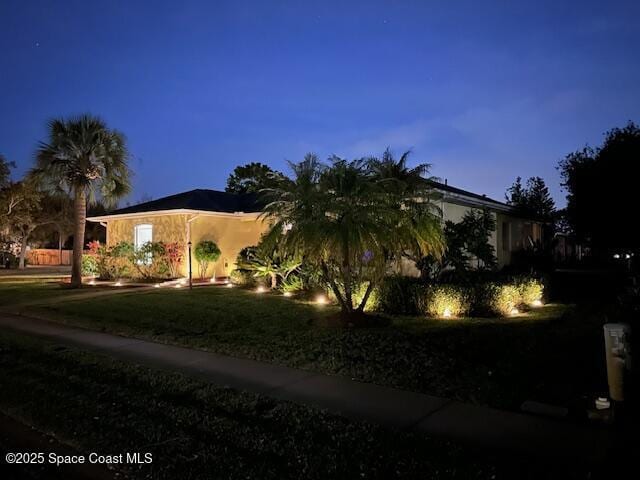 view of front of house featuring a front yard