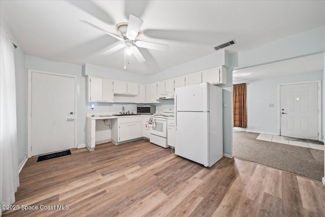 kitchen with visible vents, a sink, ceiling fan, white appliances, and under cabinet range hood