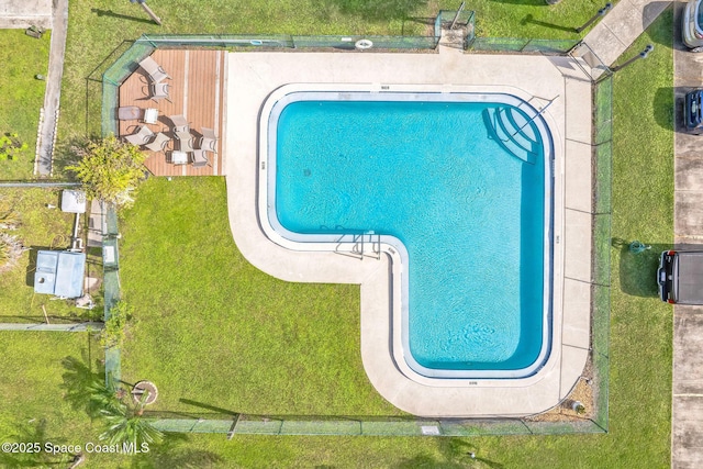 view of swimming pool