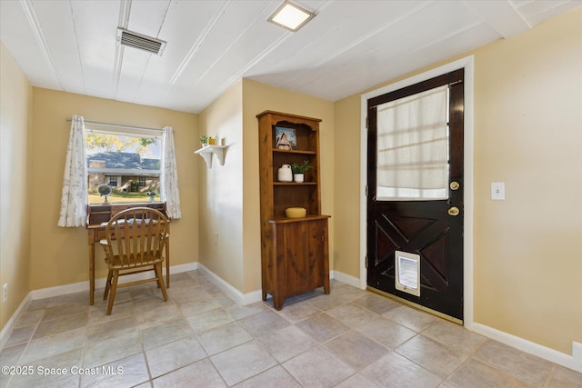 foyer featuring visible vents and baseboards