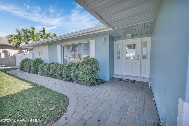 property entrance featuring stucco siding