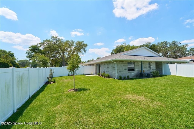 view of yard featuring a fenced backyard