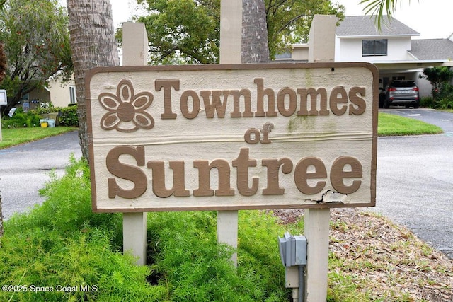 view of community / neighborhood sign