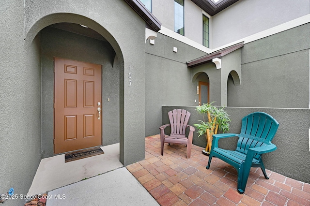 entrance to property with stucco siding