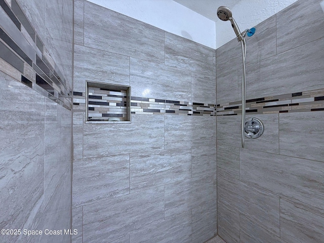 full bath with tiled shower