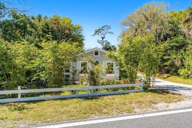 obstructed view of property featuring a fenced front yard