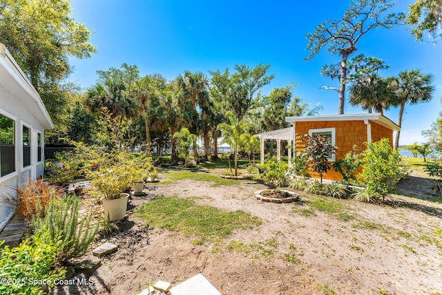 view of yard featuring a pergola