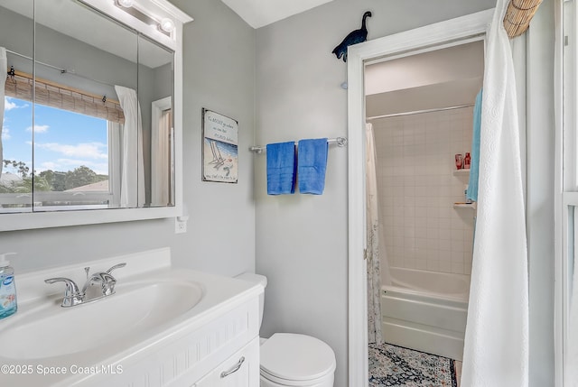 full bath featuring toilet, shower / bath combo with shower curtain, and vanity