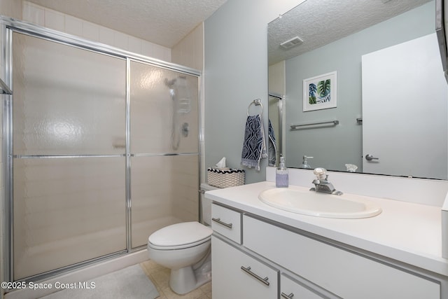 full bathroom with toilet, a shower stall, visible vents, and a textured ceiling