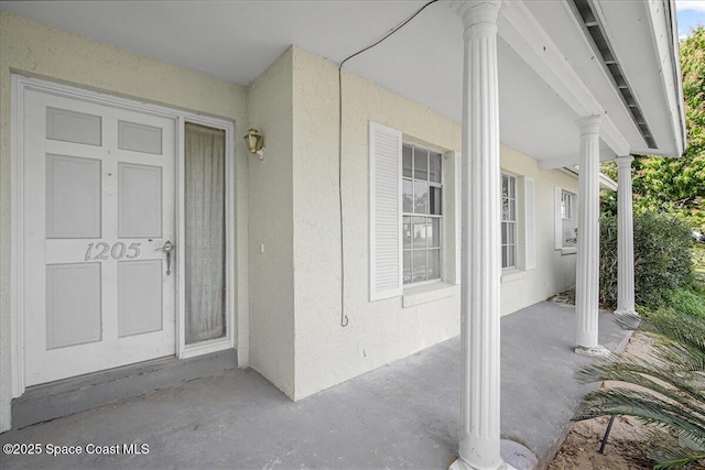 entrance to property with stucco siding