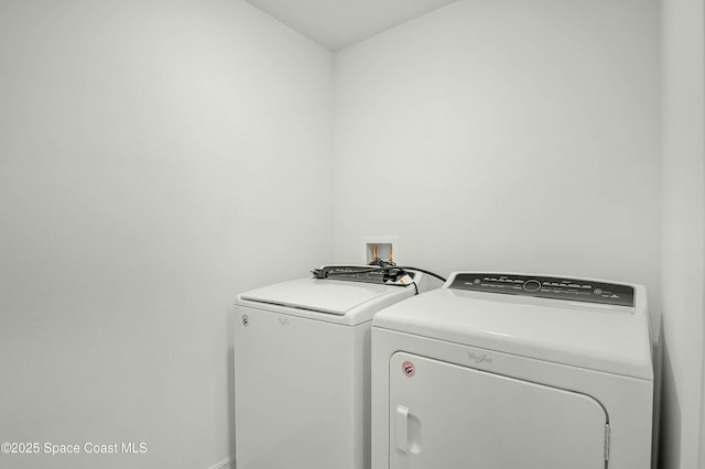 washroom with laundry area and independent washer and dryer