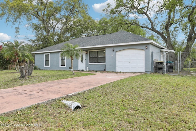 ranch-style house featuring driveway, stucco siding, a gate, and a front yard