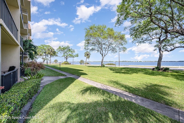 view of yard featuring a water view