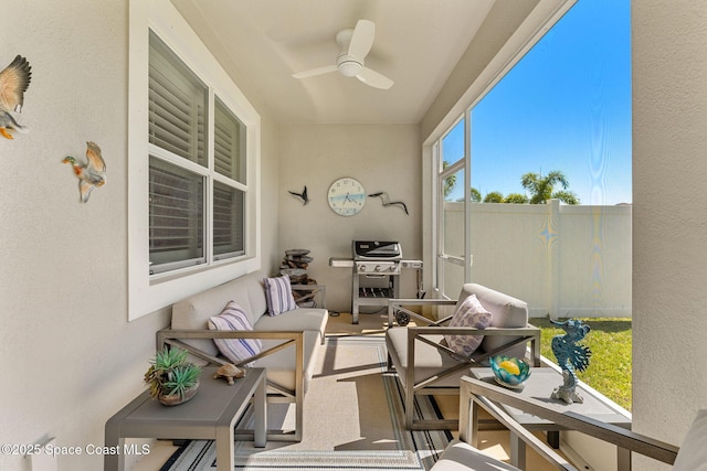 sunroom with ceiling fan