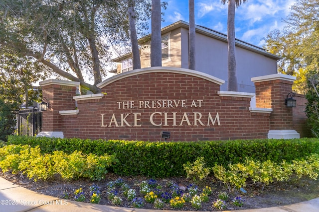 view of community / neighborhood sign